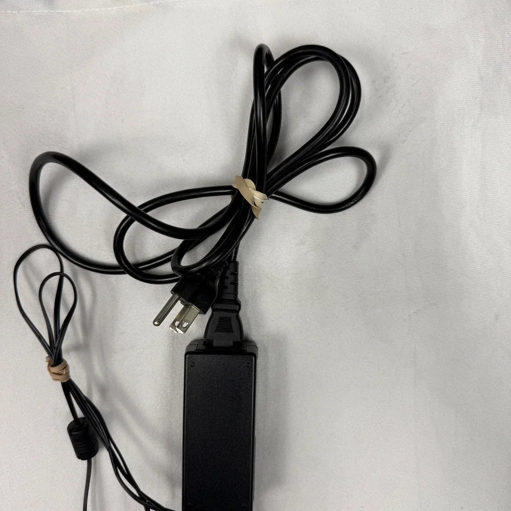 Shenzhen Honor 19V 2.1A AC Adapter ADS-40NP-19-1 19040E Switching Power Supply